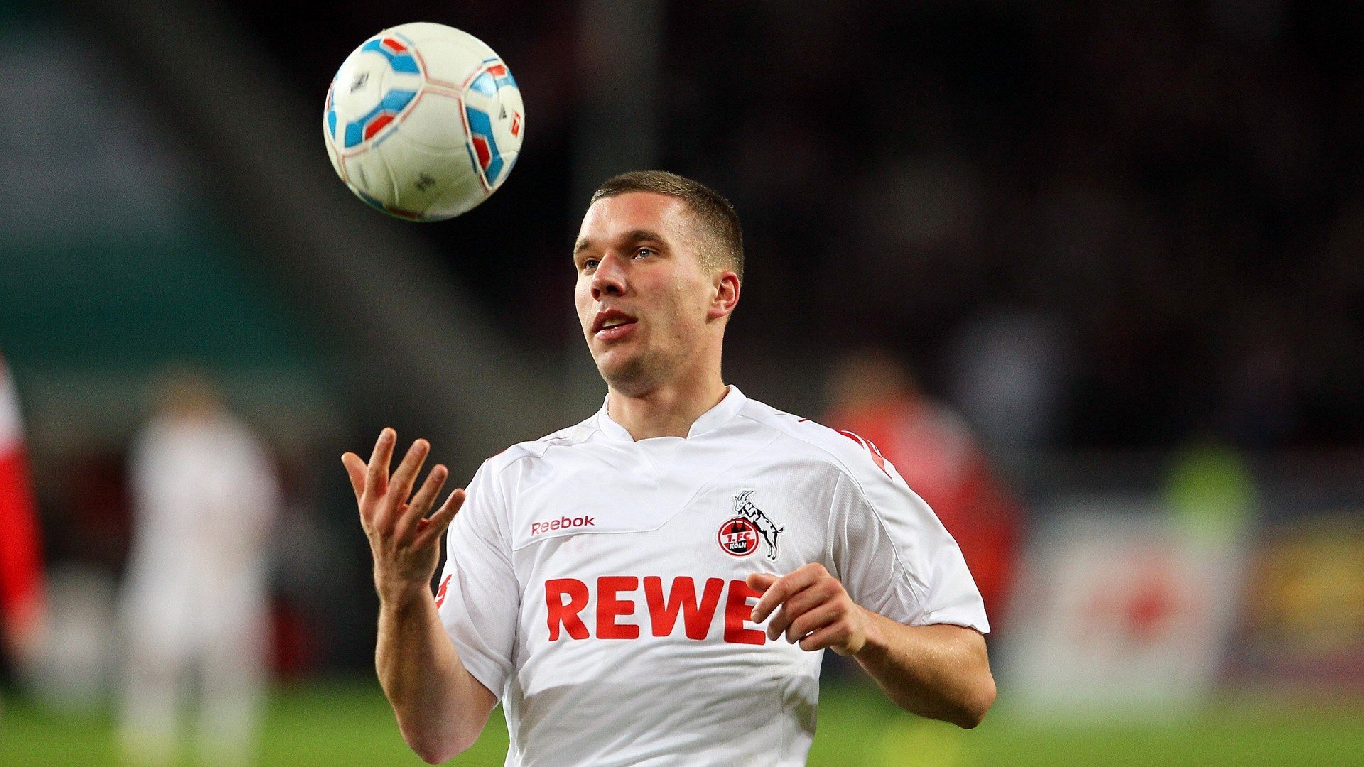 《使命召唤》赛事对射击游戏的影响：创新玩法与竞技体验，使命召唤比赛现场