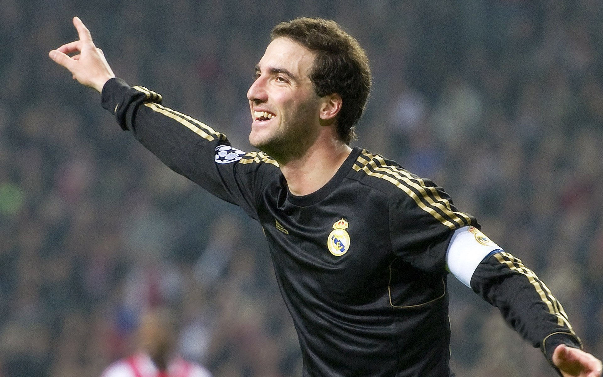 全球车迷热情共鸣：欢庆赛季高潮