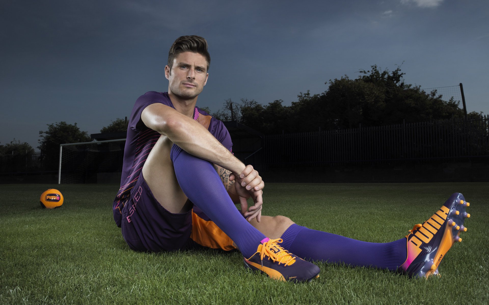 惊险超车：勇敢的一瞬间成就冠军，惊险时速